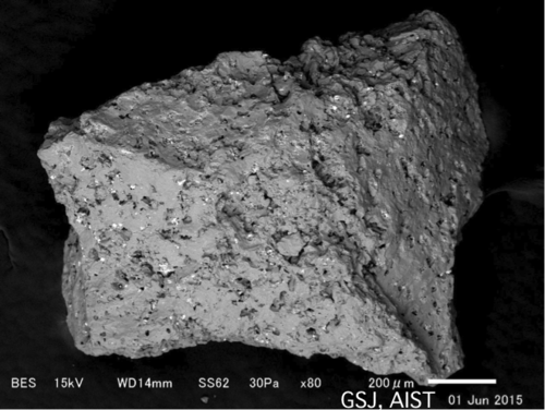 図5　比較的よく発泡したガラス質粒子。